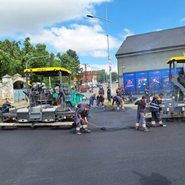 ЈКП „Пут“ у априлу асфалтирао 35 и поправио коловоз у 24 улице, уграђено 8.200 тона асфалта