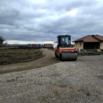 Радови на више од 20 локација: поправке коловоза, пешачких стаза и уређење банкина